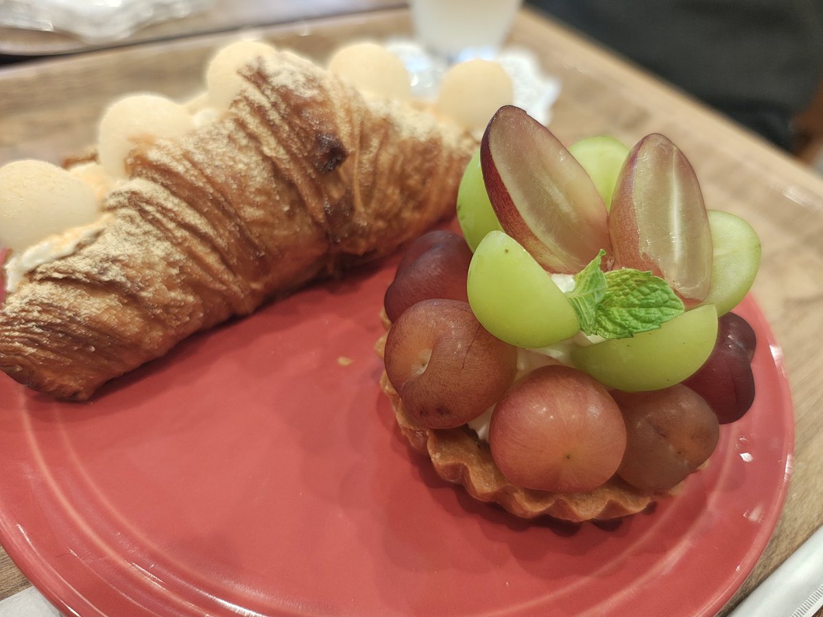 akeruna's tweet photo. 今月のフルールデゥセゾン

このクロワッサンが白玉とあんこで美味しかったし、和梨のパフェは��だからクリームと合うのかなと思っていたけど見事でした。 https://t.co/oEVmWZ6tpa