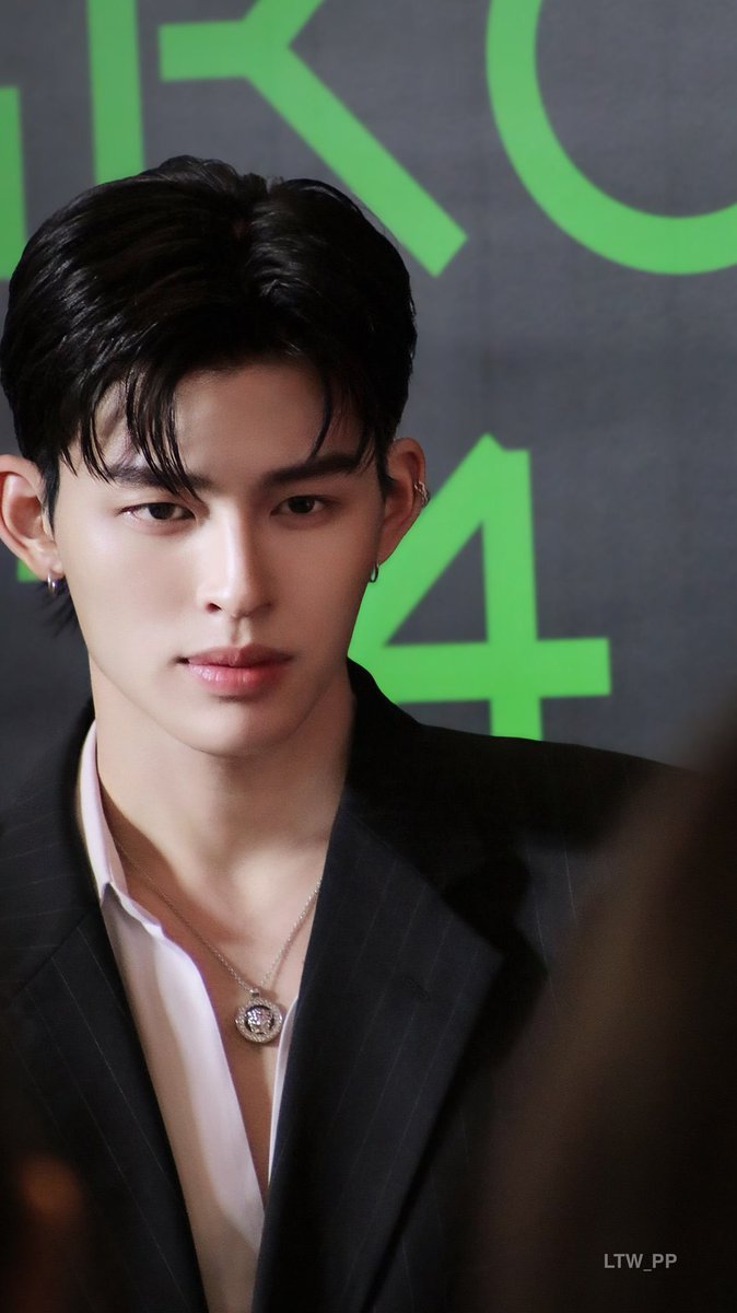 gurthcxme's tweet photo. หล่อเหมือนไม่มีอยู่จริง ㅠㅠㅠㅠㅠㅠ https://t.co/rCl9vuuRFe