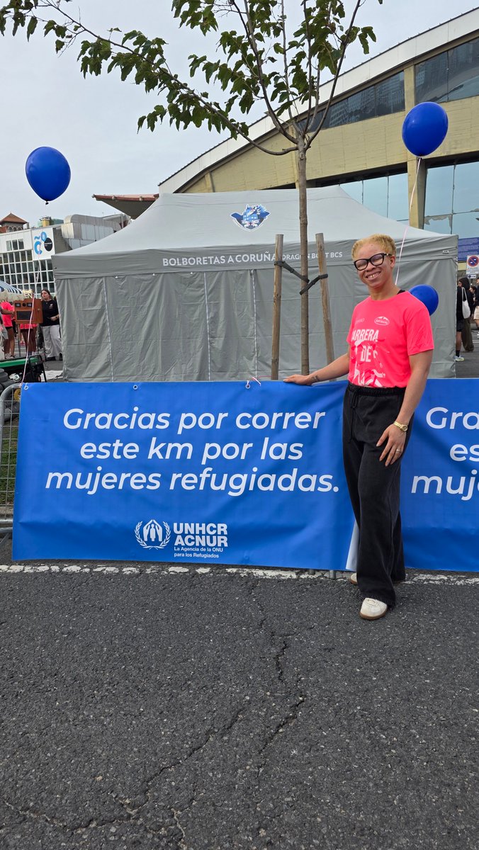 ACNURspain's tweet photo. Hoy, 30 mujeres refugiadas de Venezuela, Mauritania, Costa de Marfil, Ucrania y otros países participaron en la @CarreraMujer de A Coruña en el marco de su colaboración con ACNUR.

@AdiIglesias, homenajeada por la organización, dio el pistoletazo de salida.

#SomosImparables 💙 https://t.co/48Ss8fGudY