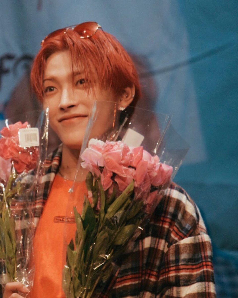 popara_x's tweet photo. hongjoong with flowers is my favourite flavour of hongjoong because the flowers are always beautiful and so is he 💐🥹 https://t.co/SBmWJX3tyH