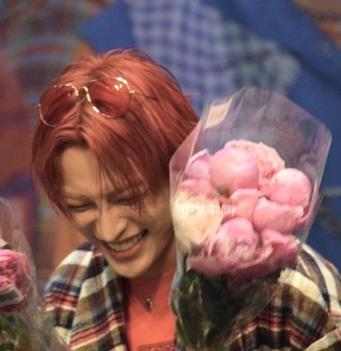 popara_x's tweet photo. hongjoong with flowers is my favourite flavour of hongjoong because the flowers are always beautiful and so is he 💐🥹 https://t.co/SBmWJX3tyH