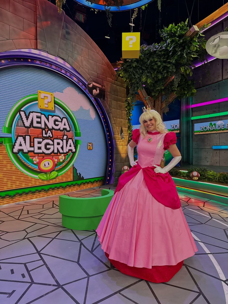 luzelenaglezz's tweet photo. Una mañana increíble en  en este . ¿Qué tal me veo como la Princesa Peach? 👸🏼 ✨🤩 https://t.co/MSFGgyjKcS