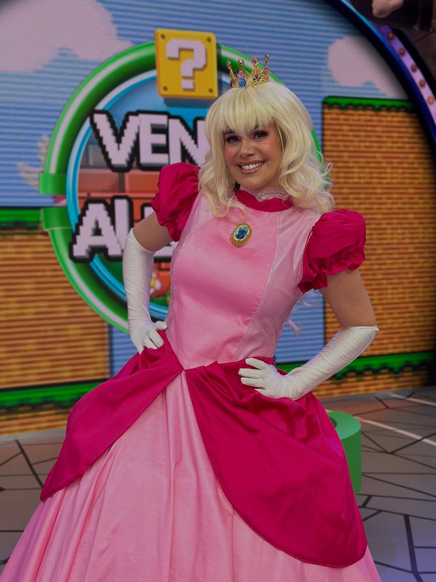 luzelenaglezz's tweet photo. Una mañana increíble en  en este . ¿Qué tal me veo como la Princesa Peach? 👸🏼 ✨🤩 https://t.co/MSFGgyjKcS