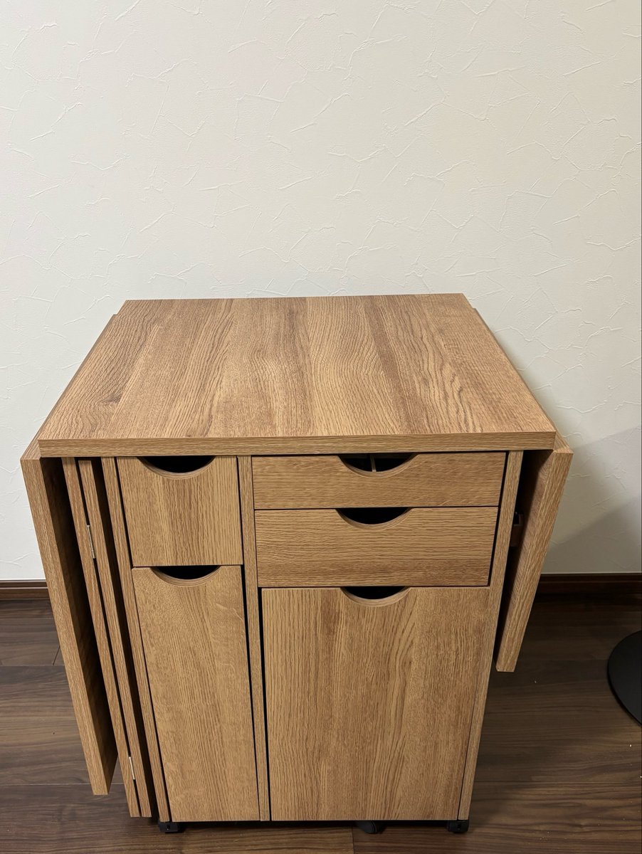 chatarogame's tweet photo. ずっと欲しかったミシン用の机を購入して、兄に手伝って貰いながら6時間かけて(笑)完成させたー！
椅子はまた別で買うとして…

早く使ってみたいなぁ☺️💕 https://t.co/pkTzOTYg7Q