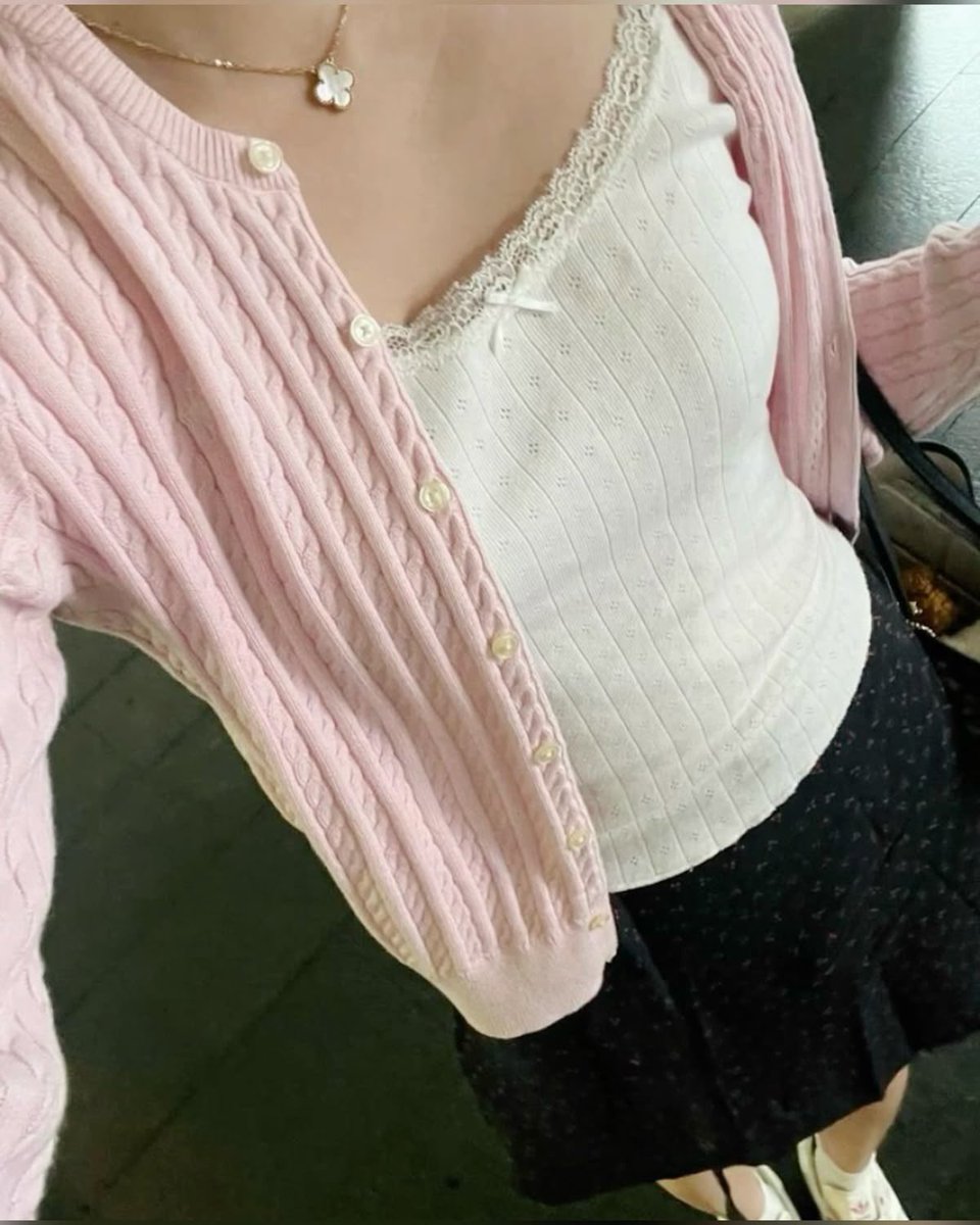 idontwnbee's tweet photo. เหลือคาดิแกนชมพู ม้าขาวค่า 1100 รวมส่งน้า

#ส่งต่อholster #ส่งต่อpandora #ส่งต่อstylist #ส่งต่อเสื้อผ้า #ส่งต่อpoloralphlauren #poloralphlauren
#poloralphlaurenthailand #ส่งต่อpolo #ส่งต่อcintage #ส่งต่อเสื้อผ้ามือสอง #โล๊ะตู้ https://t.co/XZ5yeeXeSW