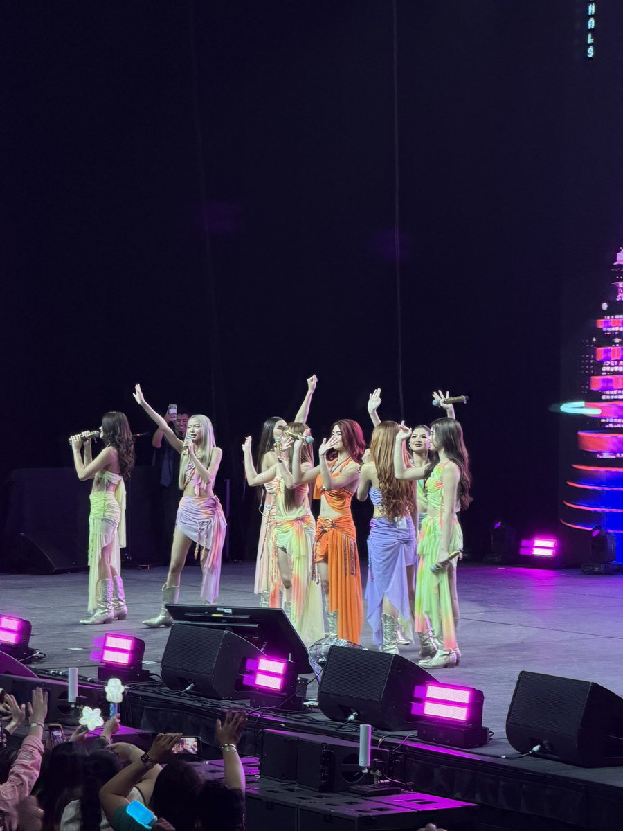 _PepperSteak_'s tweet photo. Sydney Blooms energy is wild! I’ve been to TikTok Entertainment Centre before pero ngayon lang ako nakaexperience na literal na yumanig yung upuan sa energy ng crowd hahaha.

And after seeing BINI live, I can definitely say these 8 girls are seriously talented. 100% from the girls, 100% from the Blooms. BINI 🤝 Blooms hanggang dulo 🌸

Super enjoyed tonight!

#BINI_SIGNALS_SYDNEY
#BINI_SIGNALS_WORLDTOUR_2026