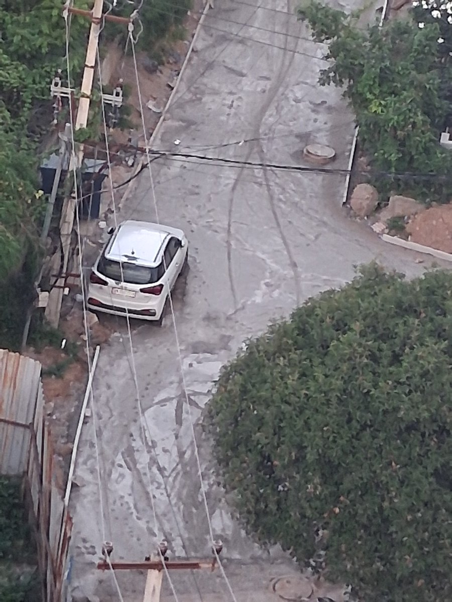 deviprasad232's tweet photo. 🚨 PUBLIC SAFETY ISSUE – GACHIBOWLI

Road work is underway opposite DLF Gate 3, APHB Colony, beside the Men’s PG. A car remains in the work area and the road has been left damaged/unfinished.
Please inspect urgently, clear.
@GHMCOnline @CyberabadPolice @TelanganaCMO https://t.co/FmTwKxs9Ii