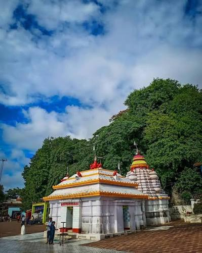 ArgusNews_in's tweet photo. #ଭଟ୍ଟାରିକା_ପୀଠରେ_ଲାଗିଲା_୧୬୩_ଧାରା
ବଡମ୍ବା ଭଟ୍ଟାରିକା ପୀଠରେ ଲାଗିଲା ୧୬୩ ଧାରା
ଜଳସ୍ତର ବଢି ଭଟ୍ଟାରିକା ମନ୍ଦିର ଛୁଇଁଲା ବନ୍ୟାଜଳ
ଜଳସ୍ତର ଆଉ ବଢିଲେ ମା'ଭଟ୍ଟାରିକାଙ୍କୁ ସ୍ଥାନାନ୍ତର କରାଯିବ
ମା'ଭଟ୍ଟାରିକାଙ୍କୁ ରୋଷଘରକୁ ସ୍ଥାନାନ୍ତର କରାଯିବ
#Badamba #BhattarikaTemple #FloodAlert #ArgusNews #Mahanadi #Section163 https://t.co/70u2xedPzn