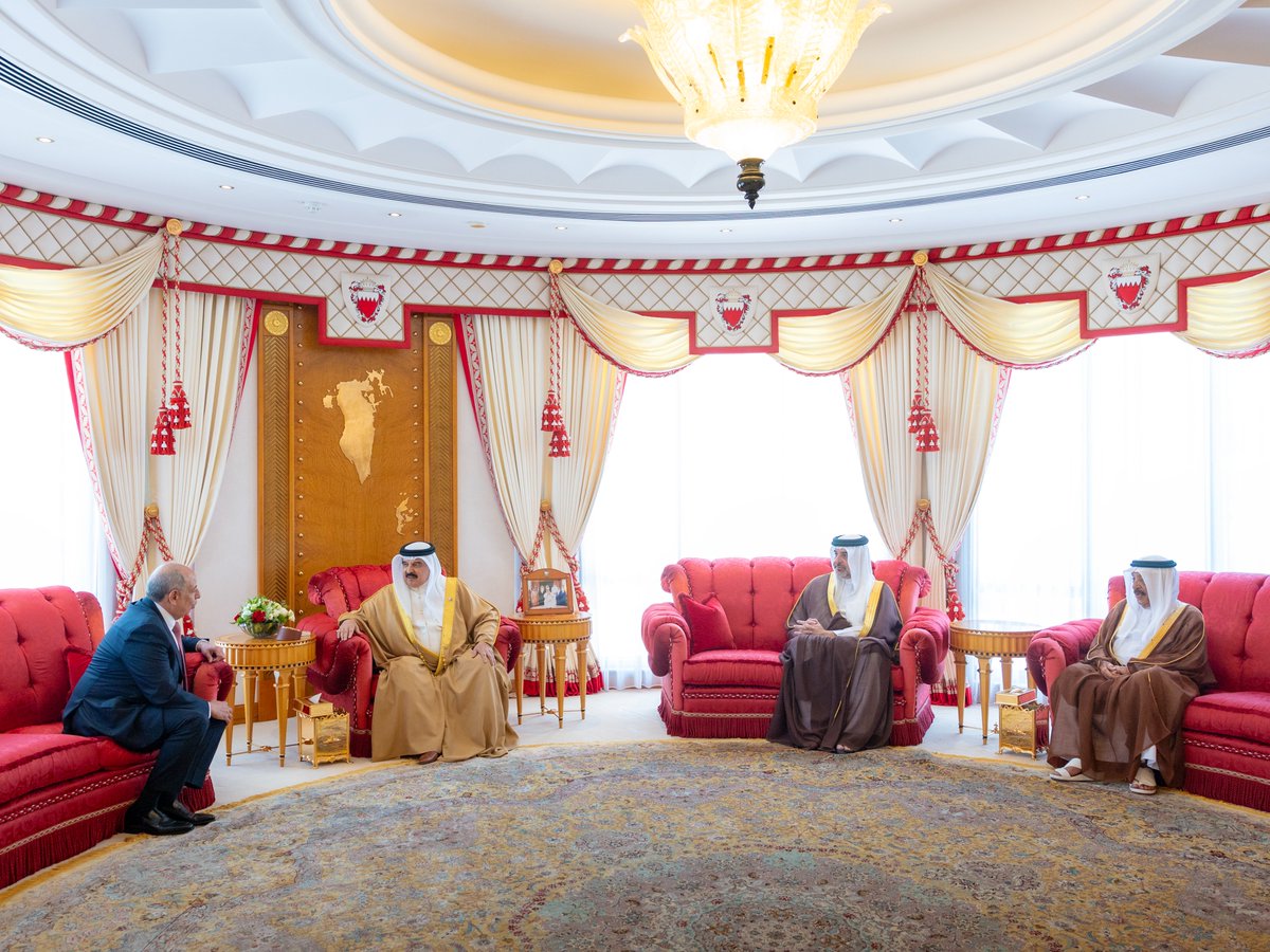 bna_ar's tweet photo. جلالة الملك المعظم يتسلم دعوة من صاحب الجلالة الملك عبدالله الثاني ابن الحسين عاهل المملكة الأردنية الهاشمية للمشاركة في المؤتمر رفيع المستوى حول صون الإنسانية في زمن الحرب

https://t.co/uI275jFsWE https://t.co/txdltcF05l