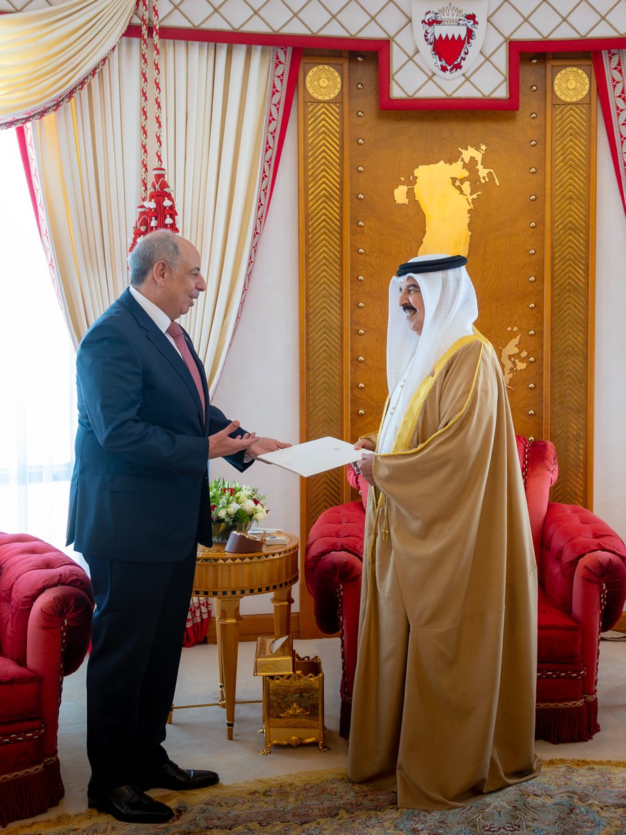 bna_ar's tweet photo. جلالة الملك المعظم يتسلم دعوة من صاحب الجلالة الملك عبدالله الثاني ابن الحسين عاهل المملكة الأردنية الهاشمية للمشاركة في المؤتمر رفيع المستوى حول صون الإنسانية في زمن الحرب

https://t.co/uI275jFsWE https://t.co/txdltcF05l
