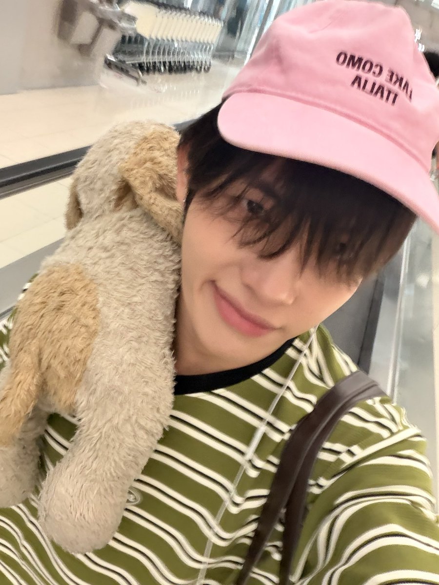 mintnk_'s tweet photo. รีวิววันนี้
กลับจากเชียงใหม่คับ
ไม่มีอะไรอีสคับ
ไม่มีไรทำซักผ้าถูพื้นเพื่อนบอกเปนพ่อบ้านคับ https://t.co/BwuNYRAX1g