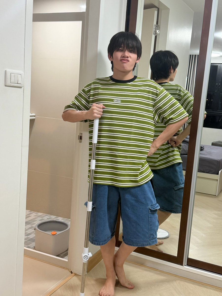 mintnk_'s tweet photo. รีวิววันนี้
กลับจากเชียงใหม่คับ
ไม่มีอะไรอีสคับ
ไม่มีไรทำซักผ้าถูพื้นเพื่อนบอกเปนพ่อบ้านคับ https://t.co/BwuNYRAX1g