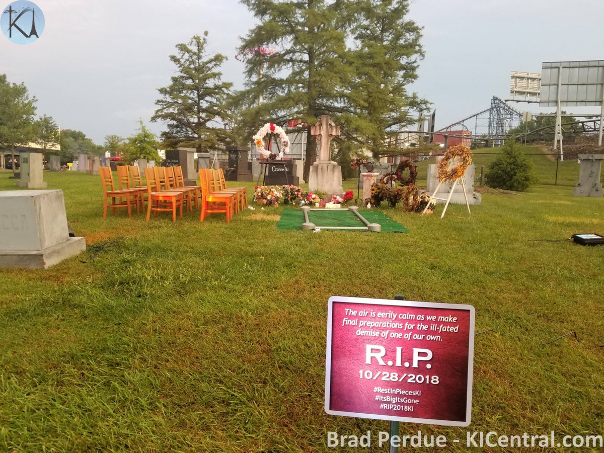 KICentral's tweet photo. On this date in KI history, September 27, 2018, KI announced that Firehawk would be leaving. Speculation arose when this funeral appeared at the opening of Haunt.
#KICentral #KingsIsland #coasters #rollercoasters #sixflags #amusenentparks #themepark #themeparks https://t.co/M130KdeIil