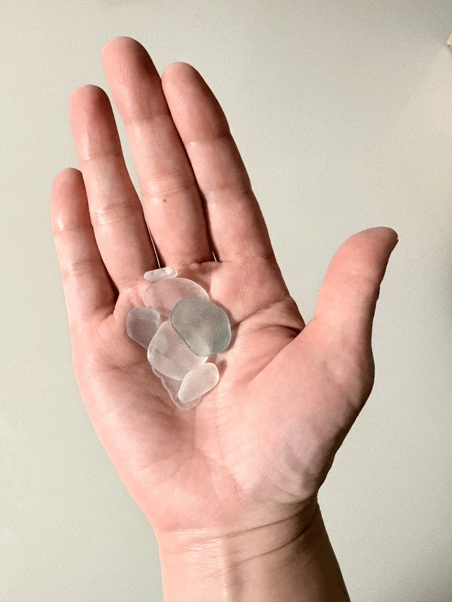 awadon_no's tweet photo. 恒例の
おさかなセンターで朝ごはん
からの海🌊
15分足らずで
シーグラスこんなに見つけた🤩

#kawasaki #ninja #ninja250 https://t.co/eM5sSTzwWT