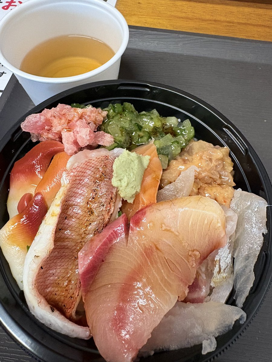 awadon_no's tweet photo. 恒例の
おさかなセンターで朝ごはん
からの海🌊
15分足らずで
シーグラスこんなに見つけた🤩

#kawasaki #ninja #ninja250 https://t.co/eM5sSTzwWT