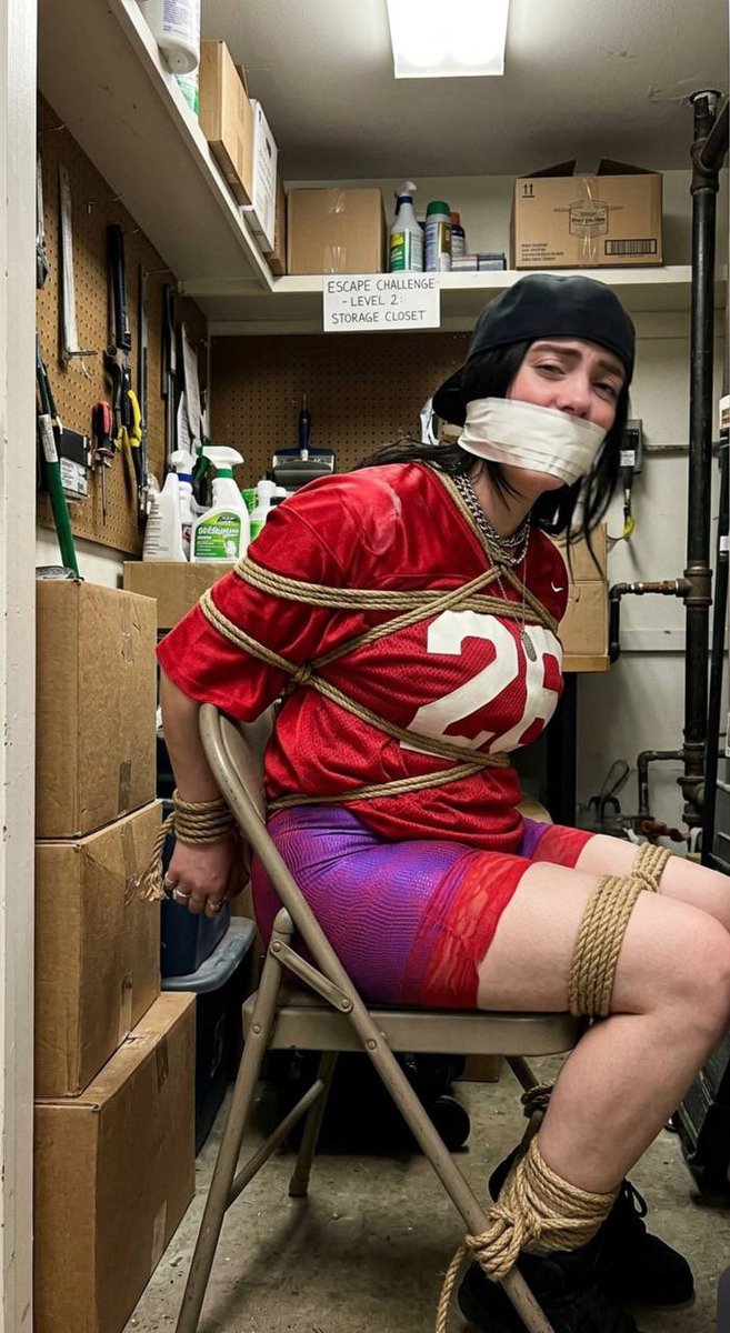 Lianaredhead89's tweet photo. Billie Eilish is in trouble👌 https://t.co/yilACr0s83