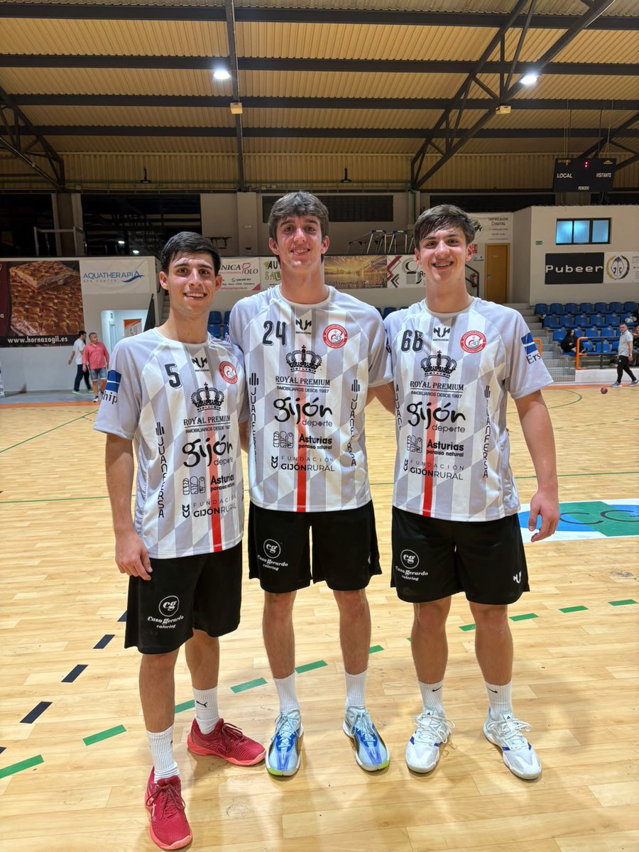 gijonjovellanos's tweet photo. ⭐ ¡ESTRENO EN PRIMERA! 🔴

Marco García y Pablo Noval debutan con minutos y gol en Primera Nacional. Junto a ellos, nuestro juvenil David Aguado. ¡Orgullo de cantera! 💪

#CanteraRojiblanca #LosdelNorte #GijonJovellanos https://t.co/f25AzwYJjM