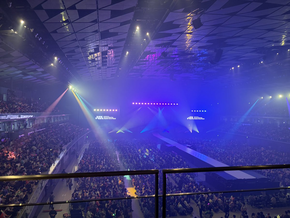 sumooosya's tweet photo. 初ライブほんっっっっっっっとうに！！！
最高でした！！！！！
12月は行けるか分かりませんが！！
またよろしくお願いします！！！！
（今度は早く来よう…） https://t.co/bckoASRGlz