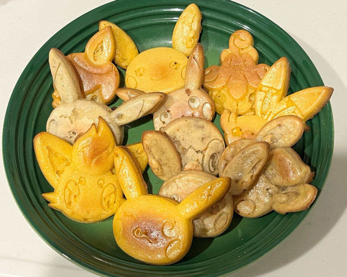 mckyayoi's tweet photo. にんじんとバナナのポケモンパンケーキ🥕🍌 https://t.co/zwEm7V8zLD