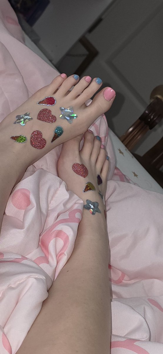 kittenpawws13's tweet photo. sticker feet, I had a lot of fun with this 🙈🩷 #feet #feetfetısh #foot #footseller #footfetısh #longtoes #pedicure #stickers https://t.co/epRkE8JJ4E