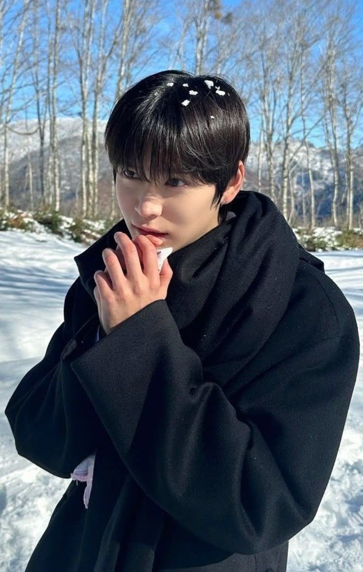 ijjmby's tweet photo. 하 이때진짜 오빠미친새끼마냥잘생겼어…. 지금은서기오빠랑도사귀고싶긴한데  이때은서기오빠는못사귀면죽어버릴거같음 https://t.co/X0AwcjlXVK