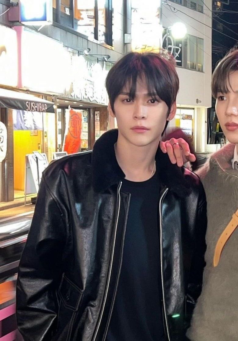 ijjmby's tweet photo. 하 이때진짜 오빠미친새끼마냥잘생겼어…. 지금은서기오빠랑도사귀고싶긴한데  이때은서기오빠는못사귀면죽어버릴거같음 https://t.co/X0AwcjlXVK