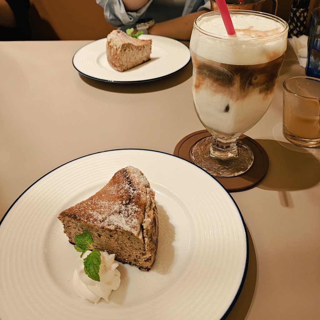 AyanARHA's tweet photo. 私が行きたいって言うたのにあれやけど、バスチーめっちゃ美味しいお店が元町にあるからまた行こ😙テールスープって一生飲めるよね🐮👅 https://t.co/7xKcgm7GYG