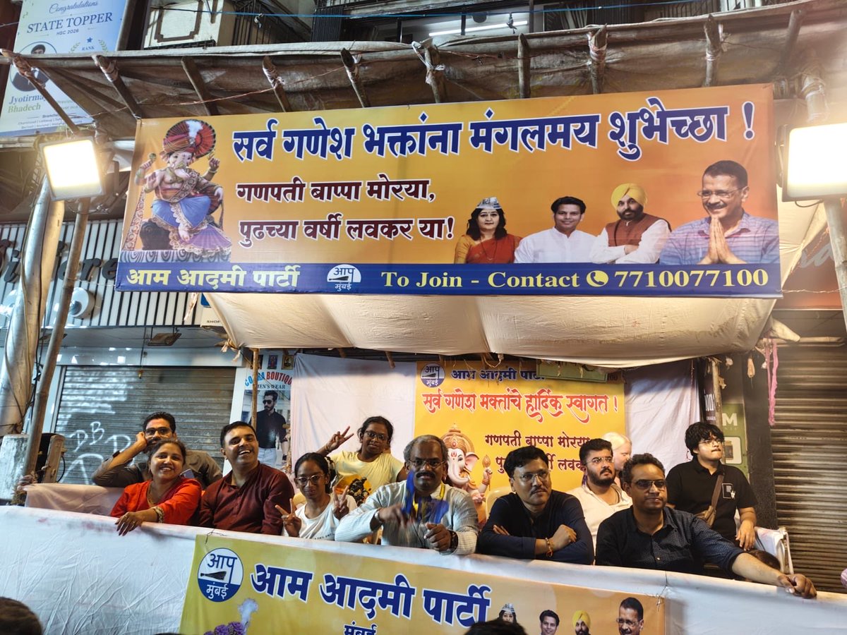 AAPMumbai's tweet photo. AAP Mumbai volunteers 
Ganpati Visarjan at V. P. Road. https://t.co/nA4VGc3K89
