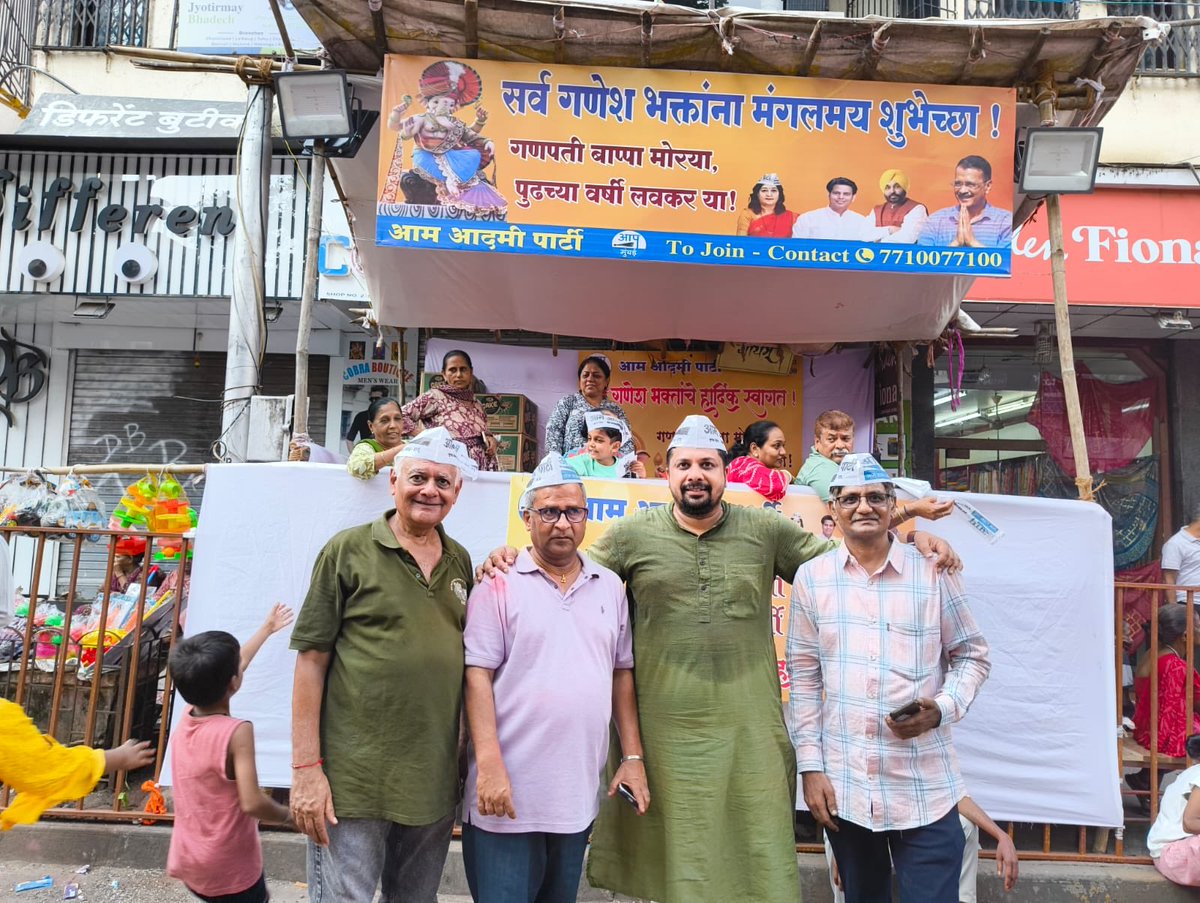AAPMumbai's tweet photo. AAP Mumbai volunteers 
Ganpati Visarjan at V. P. Road. https://t.co/nA4VGc3K89