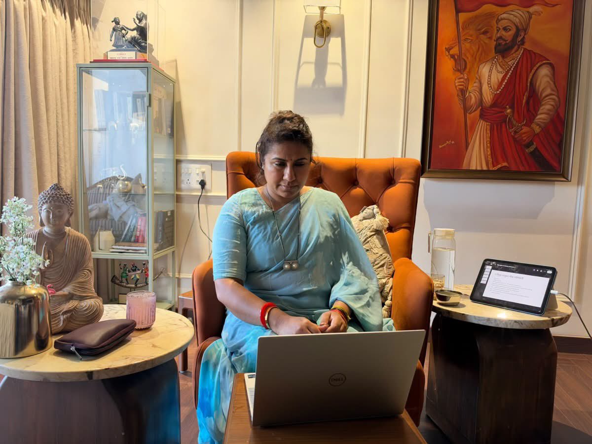 MeghnaBordikar's tweet photo. राज्यातील दुष्काळजन्य परिस्थितीचा गांभीर्याने आढावा घेण्यासाठी महसूलमंत्री ना. श्री. चंद्रशेखर बावनकुळे साहेब यांच्या अध्यक्षतेखाली झालेल्या मंत्रिमंडळ उपसमितीच्या ऑनलाईन बैठकीत सहभागी झाले.

दुष्काळग्रस्त भागातील शेतकरी बांधवांच्या अडचणी, पाणीटंचाई, पिकांचे नुकसान तसेच नागरिकांना भेडसावणाऱ्या विविध समस्यांबाबत बैठकीत सविस्तर चर्चा केली.

@Dev_Fadnavis @cbawankule @CMOMaharashtra @BJP4Maharashtra 
#droughtsituation #farmerssupport #maharashtra #farmerissues