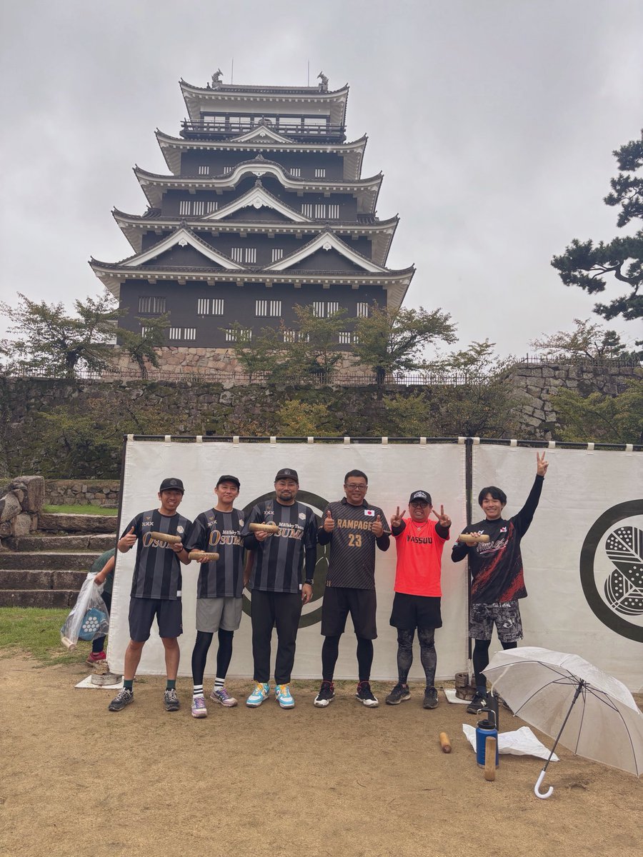 y03y01's tweet photo. 第4回 Molkky Lab.CUP in福山
準優勝🥈

チーム戦で久々に組んで、準優勝！！
雨が降り、なかなか上手く投げれなかったけど楽しくは投げることができた🥖
運営いただいた福山ラボさん、対戦、声掛けて頂いた皆様ありがとうございました！！ https://t.co/9oKQXQzDQc