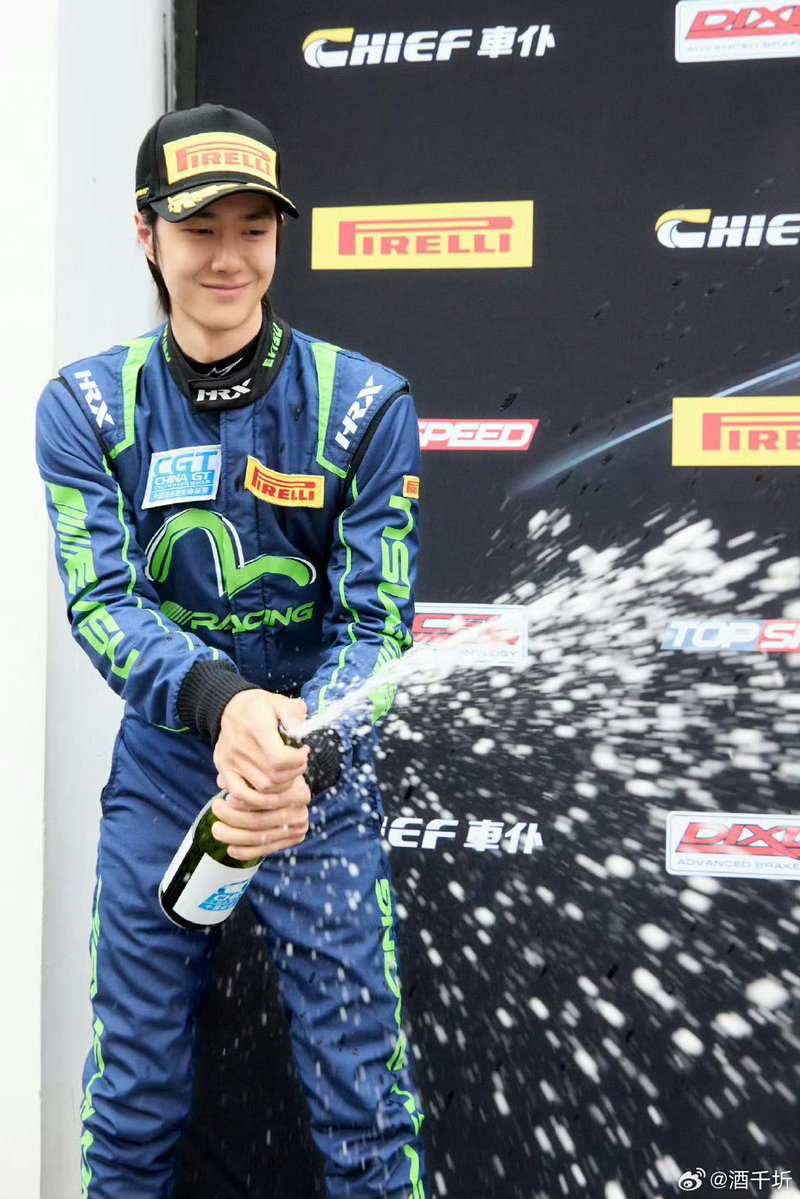 snow_w85's tweet photo. รวบรวมช่วงเวลาแชมเปญของ Yibo 

#WANGYIBOx8HSHANGHAI26
#85RACING #YIBO85 https://t.co/5e5grDswZW