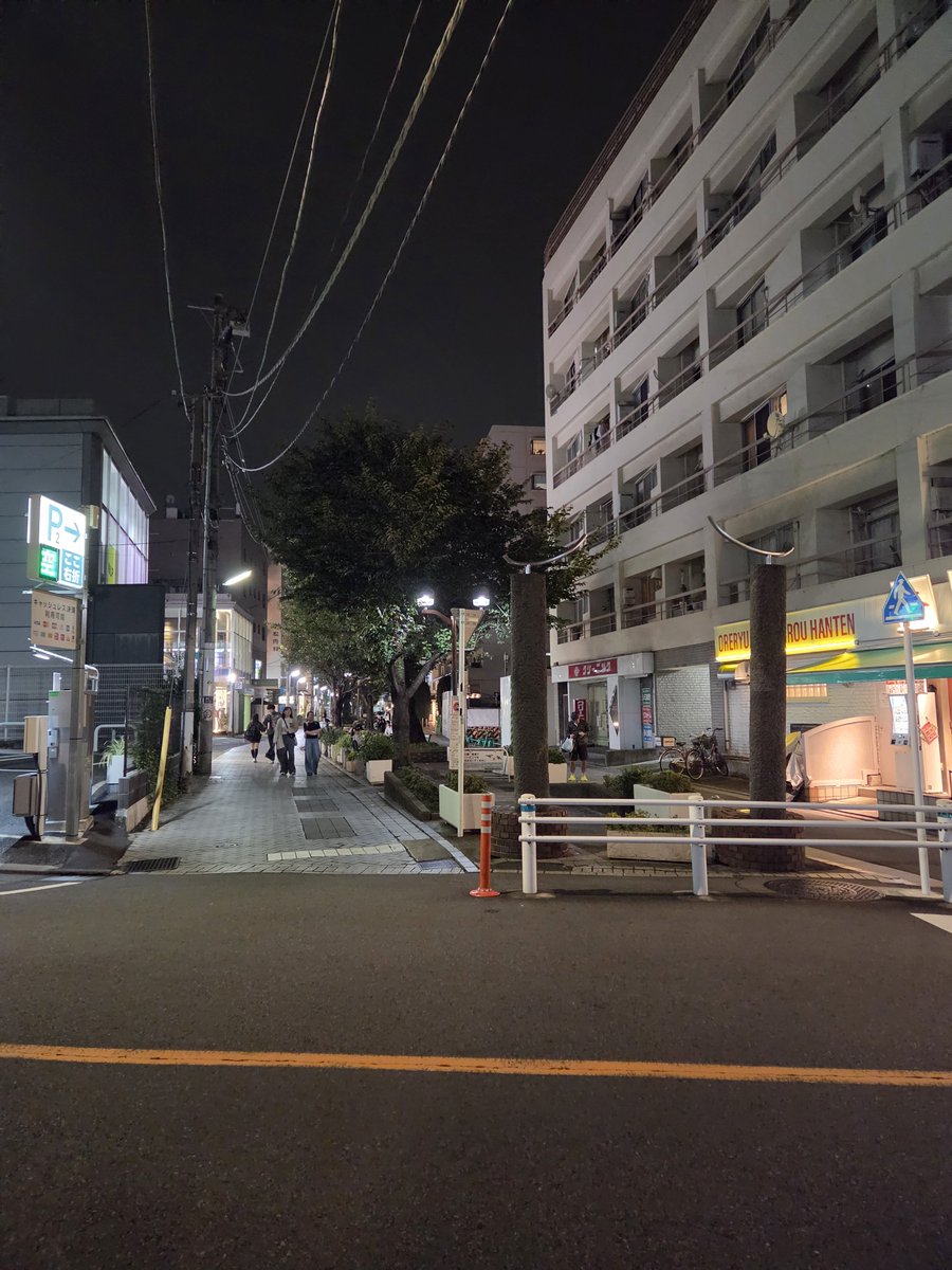 su_su_mad's tweet photo. 誰かと一緒に散歩したいと思った帰り道 https://t.co/xZWNZpalwi