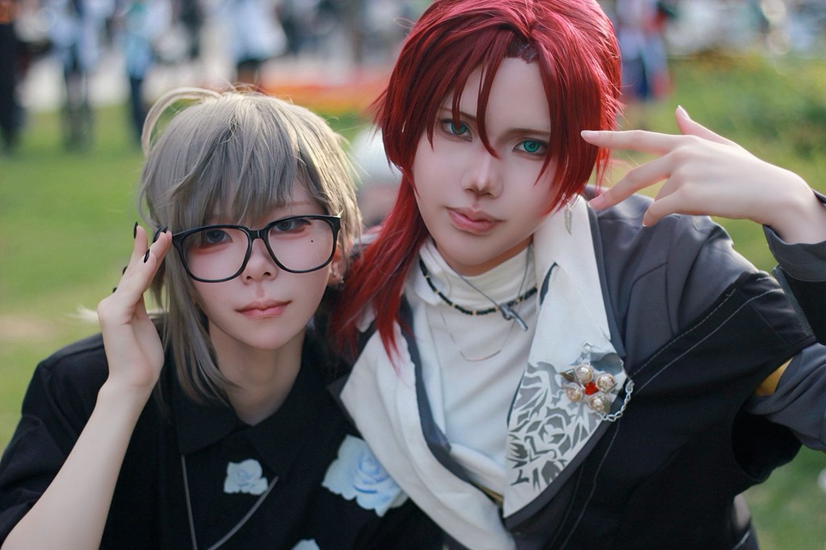 SAMTI_000's tweet photo. 🌈🕒⚠ Cosplay ⚠

･･━━･･━━･･━━･･━━･･

      ライブ組（1人不在）

･･━━･･━━･･━━･･━━･･

🗝💸 @utagell
📸 @rotten_0666

#サツコス https://t.co/BvXC6t9syk