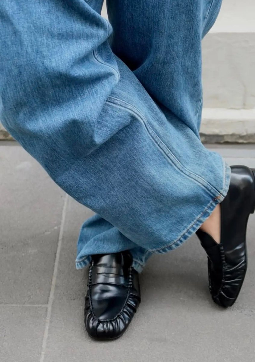 BossRule_12's tweet photo. denim and loafers combo 🍂 https://t.co/8d1j9k3yM1