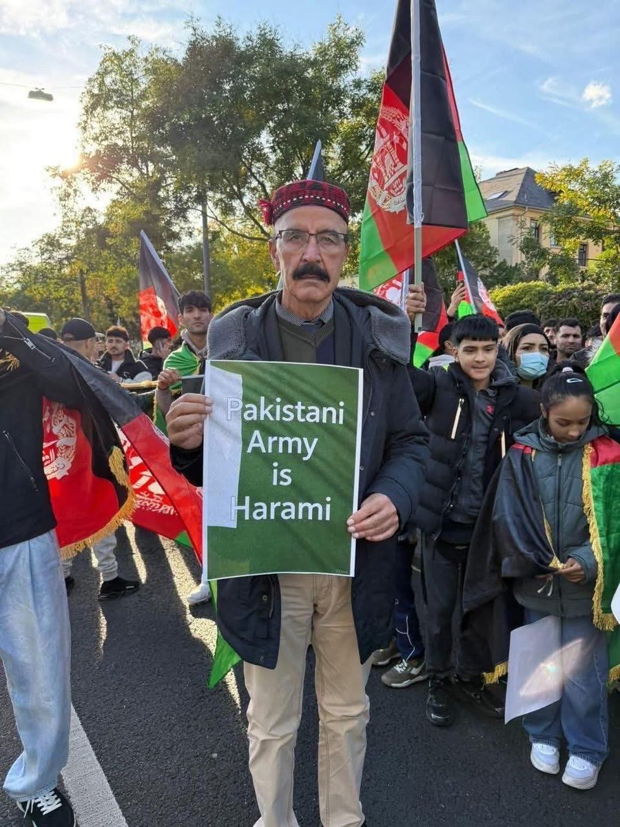 Najib_Farhodi's tweet photo. Pakistani Army is Harami ! https://t.co/m47ugVjl6D