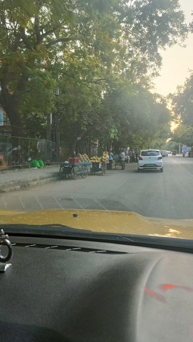 Deepak060680's tweet photo. @dtcphry @MunCorpGurugram @OfficialGMDA @DC_Gurugram @TrafficGGM @cmohry @NayabSainiBJP  Sector 4 -7 road Neki ram Marg encourchment by fruit vendors I have posted from last 7 years but no response https://t.co/cENBv4sin0