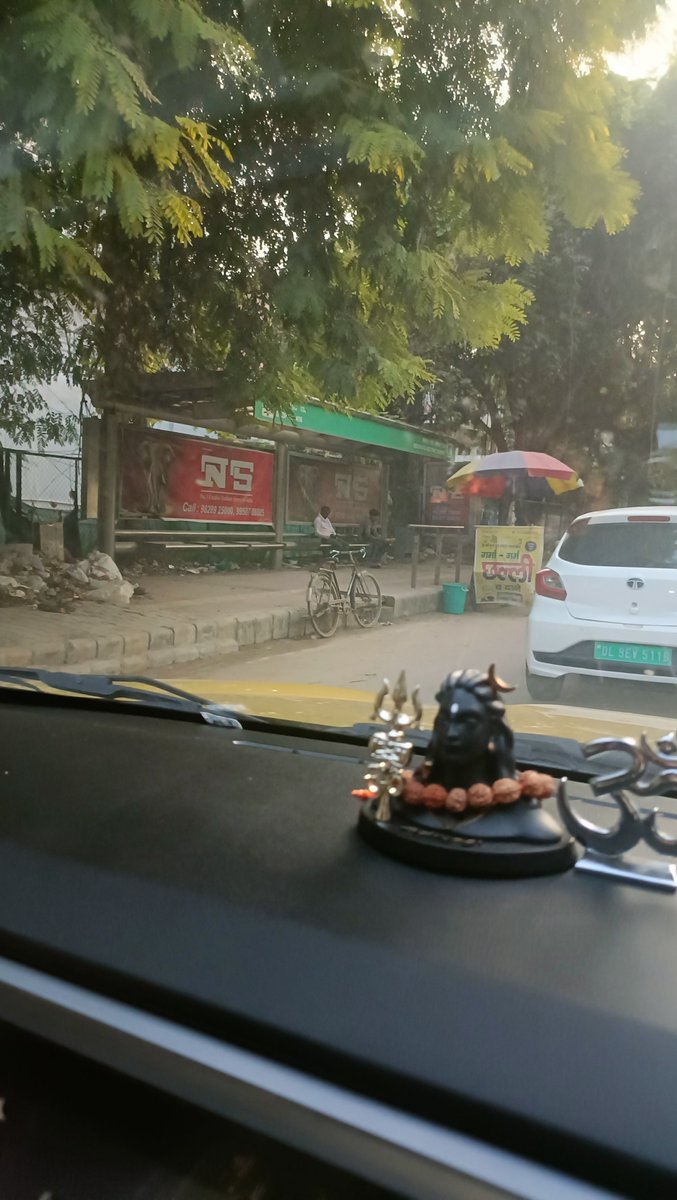 Deepak060680's tweet photo. @dtcphry @MunCorpGurugram @OfficialGMDA @DC_Gurugram @TrafficGGM @cmohry @NayabSainiBJP  Sector 4 -7 road Neki ram Marg encourchment by fruit vendors I have posted from last 7 years but no response https://t.co/cENBv4sin0