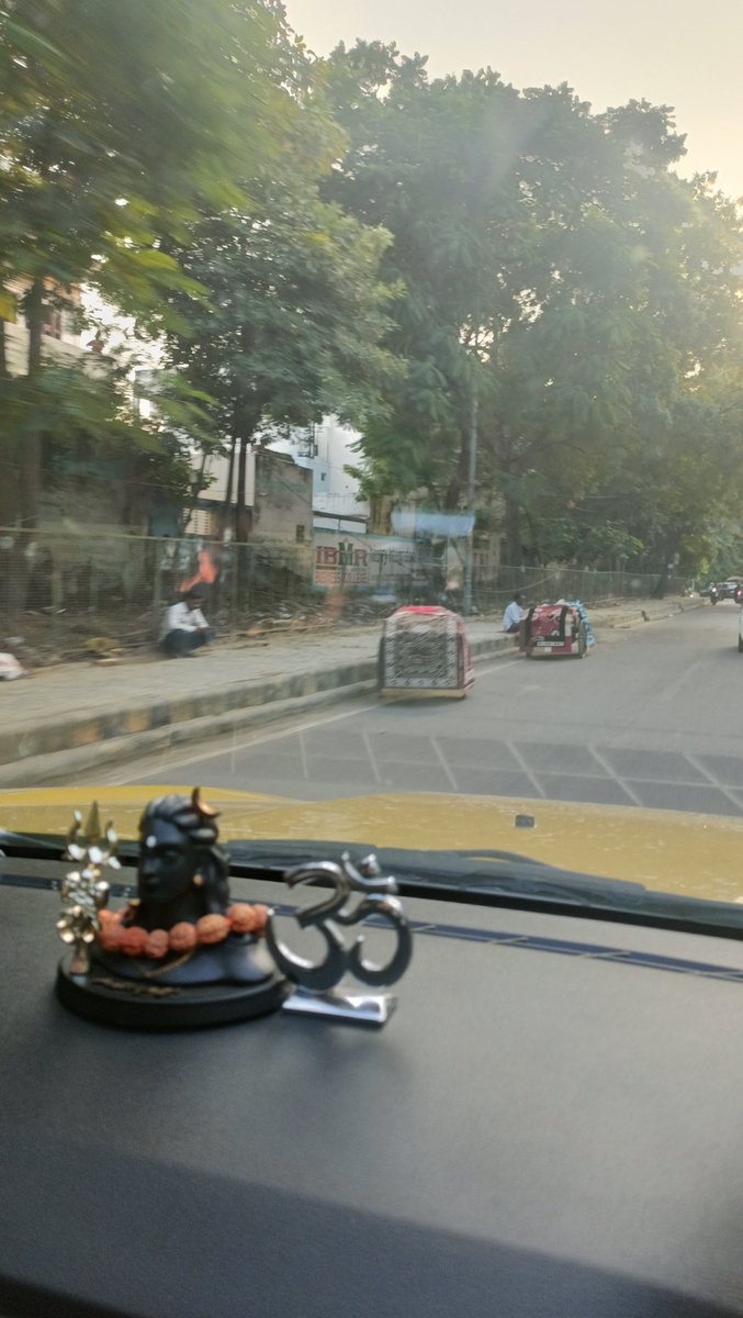 Deepak060680's tweet photo. @dtcphry @MunCorpGurugram @OfficialGMDA @DC_Gurugram @TrafficGGM @cmohry @NayabSainiBJP  Sector 4 -7 road Neki ram Marg encourchment by fruit vendors I have posted from last 7 years but no response https://t.co/cENBv4sin0