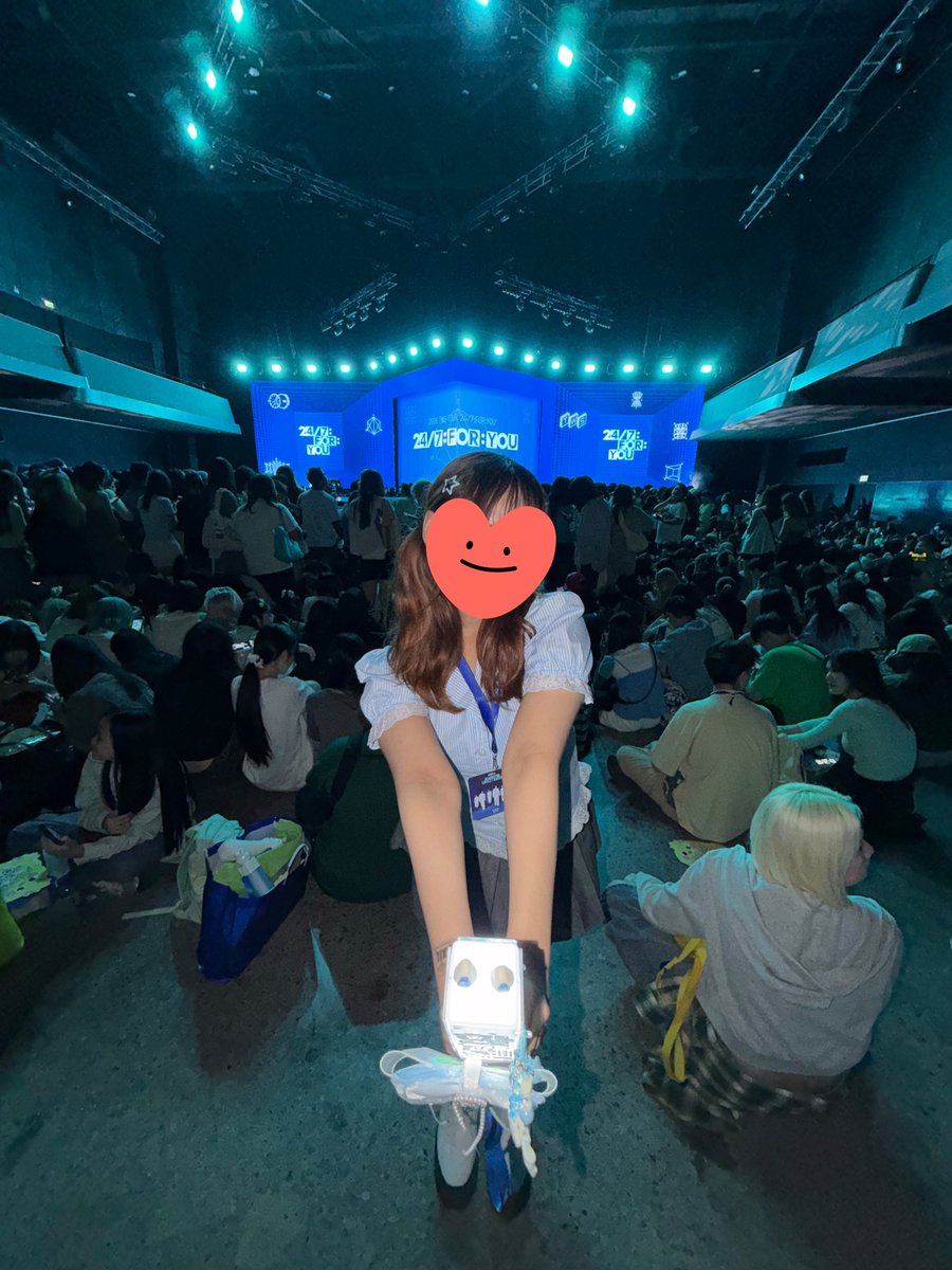 42lor_moon's tweet photo. Turns out, our first meet was the 999th day since I know all of u. Now, happy 1000th days with bungbangies💙✨️
#247FORYOU_IN_BANGKOK @TWS_PLEDIS https://t.co/15xO9huyuJ
