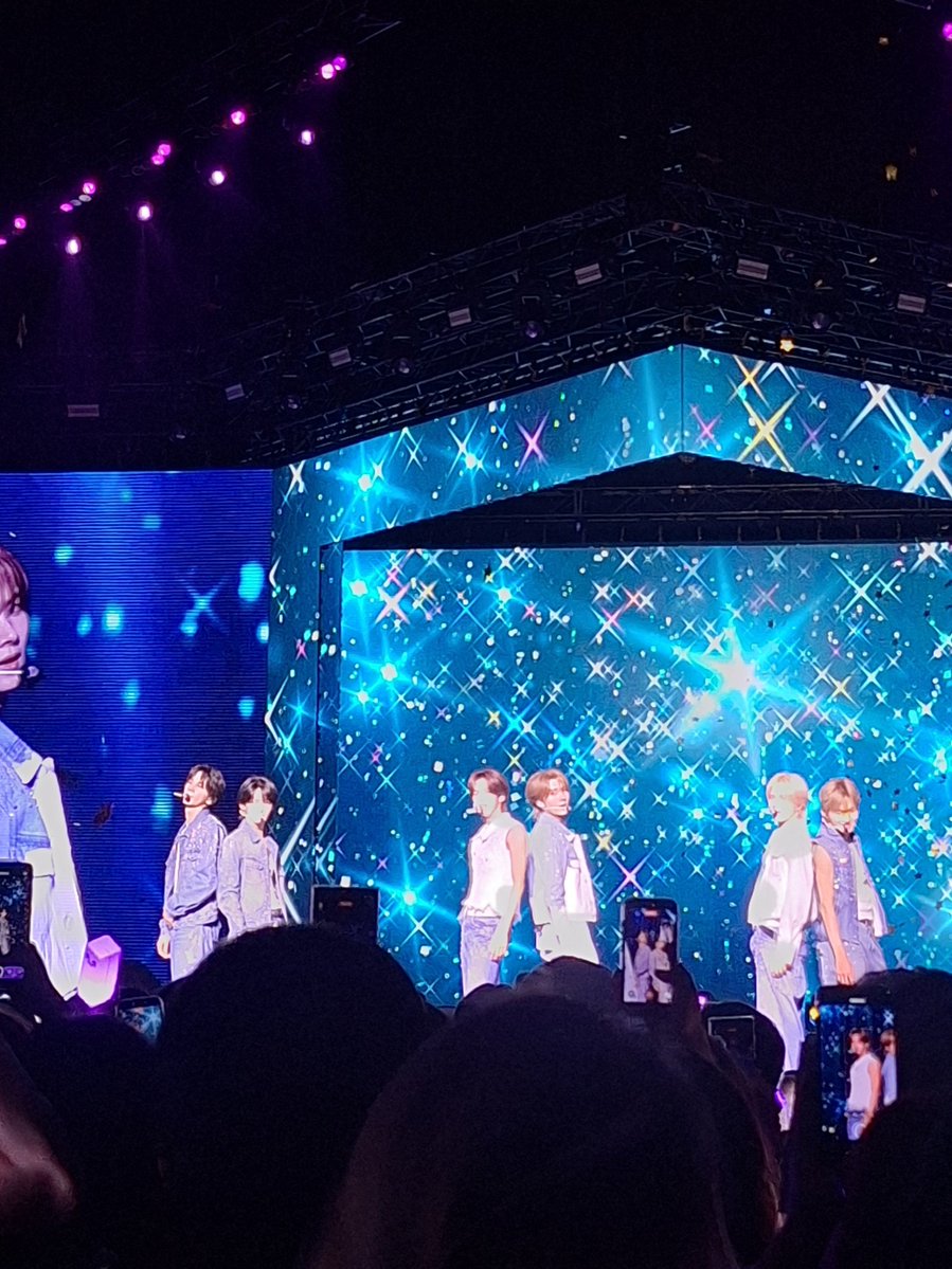 42lor_moon's tweet photo. Turns out, our first meet was the 999th day since I know all of u. Now, happy 1000th days with bungbangies💙✨️
#247FORYOU_IN_BANGKOK @TWS_PLEDIS https://t.co/15xO9huyuJ