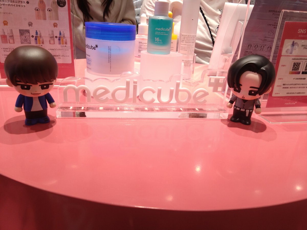mm2r16's tweet photo. 今日はmedicubeのポップアップへ
しょっぴー担の姉と💙
サンプルにリーフレット貰えて嬉しい🥰
この前はFENDIのお店の方のめめは不在だったけど今日はいたー🖤
男前すぎて鼻血でそうになるわ😍
帰り道雨に打たれたけど、買った物をエコバッグインエコバッグだったから濡れずに帰宅できて良かった https://t.co/IlidICAFJl