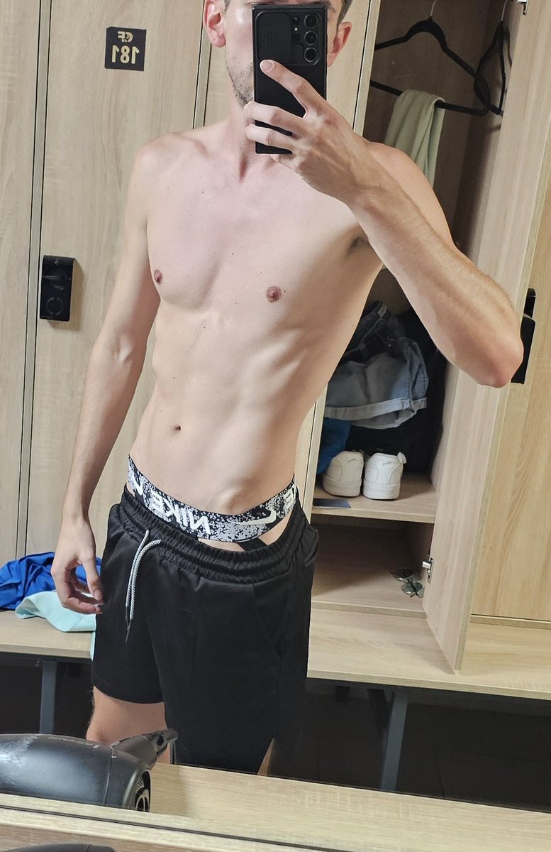 DaveCobbler's tweet photo. Just testing out a different kind of gym outfit. 😏

Would you approve? 👀

Should I keep showing off? ���
Like❤️/RT🔃 if you want more. 👀 https://t.co/2kXp11AJMn
