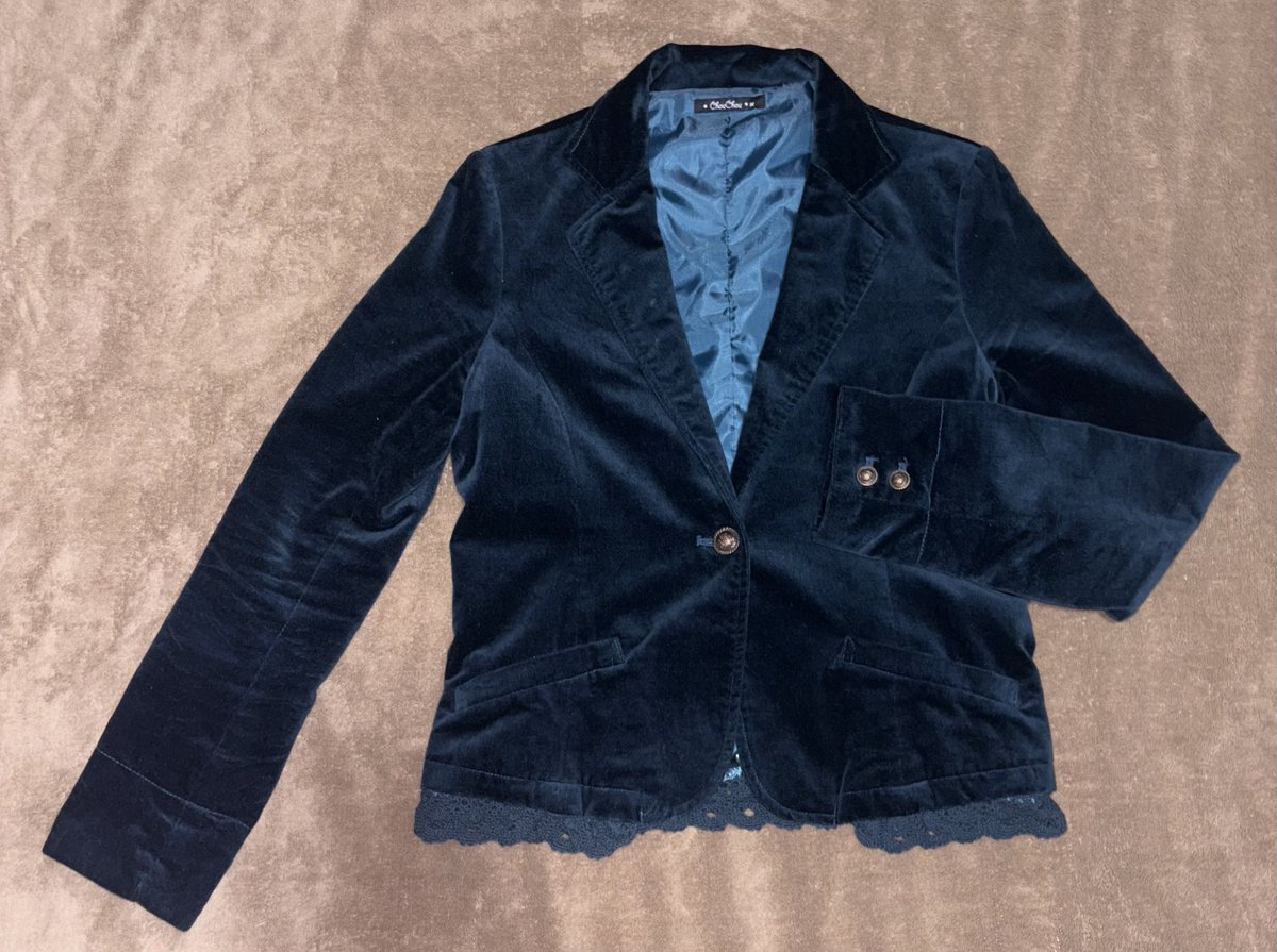 misumii0423's tweet photo. なぜこんなに見ていただけたのか謎ですが、
嬉しいのでお気に入りのお洋服紹介ꔛ⋆꩜｡

カーディガンは昔おばあちゃんが数万円のを1000円で買ったやつでポッケと襟が可愛い ジャケットは古着屋で500円で買ったやつで裾の着脱可能なコットン編みがトキメキ満点💮 https://t.co/RC6n3Lw0kt