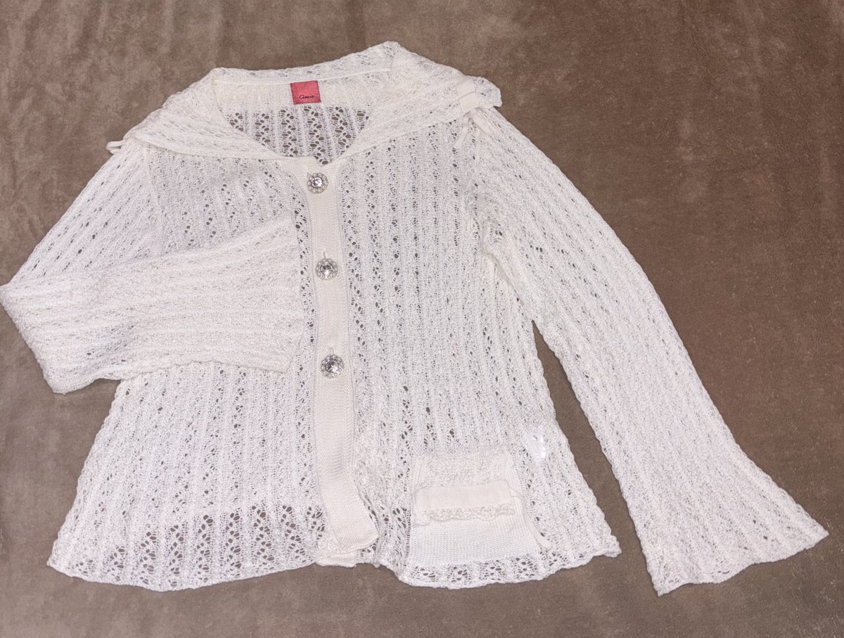 misumii0423's tweet photo. なぜこんなに見ていただけたのか謎ですが、
嬉しいのでお気に入りのお洋服紹介ꔛ⋆꩜｡

カーディガンは昔おばあちゃんが数万円のを1000円で買ったやつでポッケと襟が可愛い ジャケットは古着屋で500円で買ったやつで裾の着脱可能なコットン編みがトキメキ満点💮 https://t.co/RC6n3Lw0kt