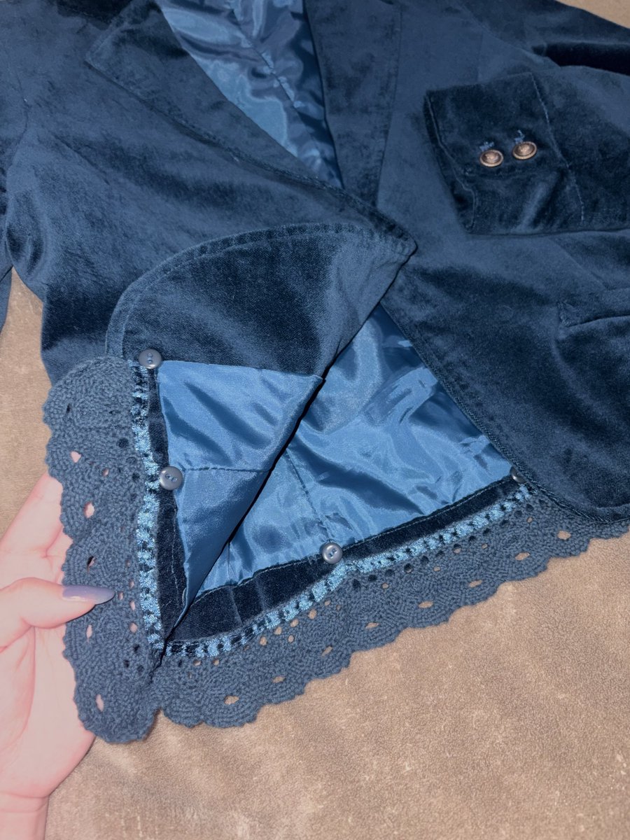 misumii0423's tweet photo. なぜこんなに見ていただけたのか謎ですが、
嬉しいのでお気に入りのお洋服紹介ꔛ⋆꩜｡

カーディガンは昔おばあちゃんが数万円のを1000円で買ったやつでポッケと襟が可愛い ジャケットは古着屋で500円で買ったやつで裾の着脱可能なコットン編みがトキメキ満点💮 https://t.co/RC6n3Lw0kt
