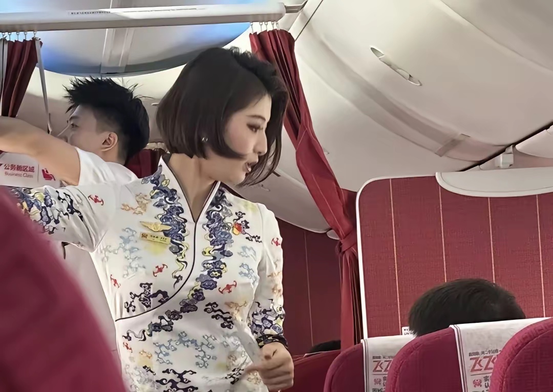 Mikey00312's tweet photo. 节后返程依旧选的是海航

说实话海航空姐的颜值绝对超标 不输一线明星

海航能一直做的这么好 离不开这三位  真是各有各的美🤩

妥妥的门面���当 https://t.co/c53TytPtr5