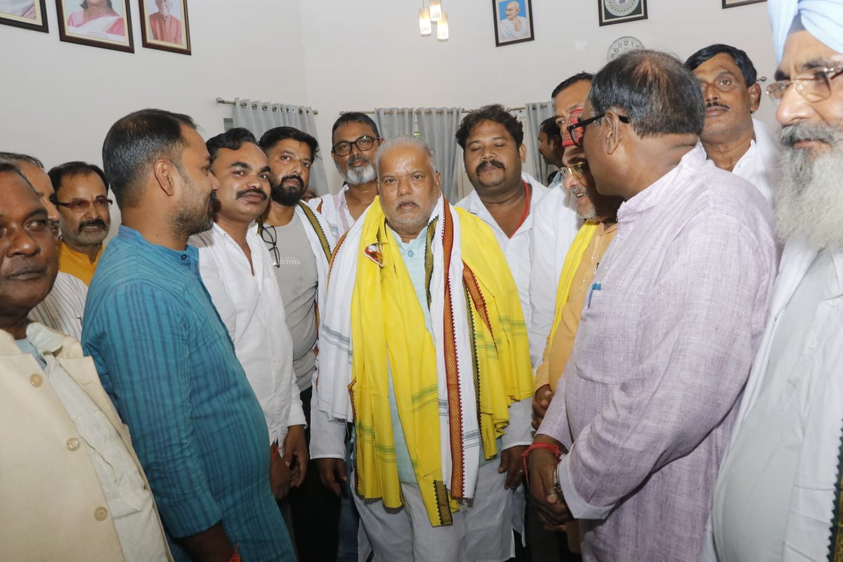 BJNN02's tweet photo. JAMSHEDPUR NEWS: बिहार के ग्रामीण विकास मंत्री श्रवण कुमार का जमशेदपुर में जदयू नेताओं ने किया स्वागत #jamshedpurnews #jamshedpurtodaynews #jamshedpurlocalnews #JDU #JamshedpurNews #JharkhandUpdates
https://t.co/MiAYJsmaR5 https://t.co/MGew5n9HJO
