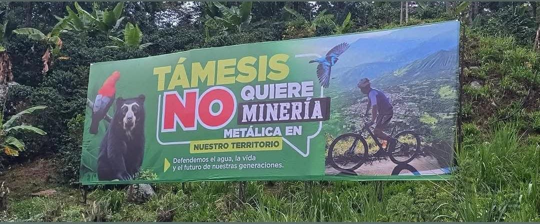Linavelasqueze's tweet photo. En las entradas de los municipios de #Támesis y #Jericó vallas que expresan el deseo de las comunidades de NO querer minería  metálica. Además 300 organizaciones declararon No Grata a Minera #Quebradona. #SalvemosAlSuroeste #FueraAngloGold https://t.co/KfOr2hwK44