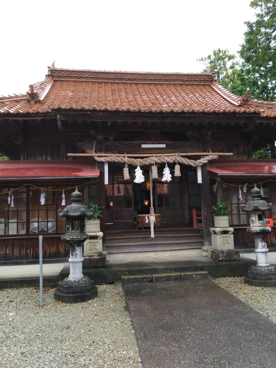 manaijinja's tweet photo. 益田市方面に巡拝研修として、櫛代賀姫神社と白上八幡宮に参拝いたしました。石州瓦のお屋根の社は御当地の特色でした。両社とも宮司さん方の丁寧で温かいもてなしをいただきました。有意義な研修となりました。
#益田市
#神社
#参拝 https://t.co/OcwLwpmaDW